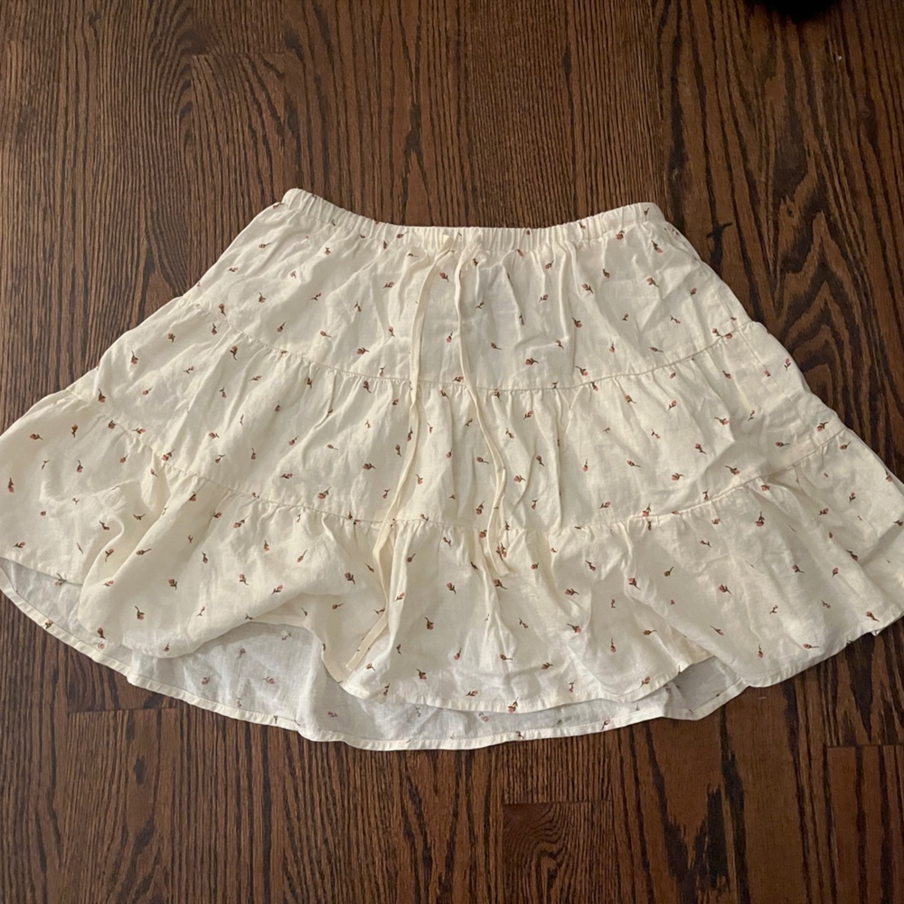 Ruffled Mini Skirt w/ Flower Pattern